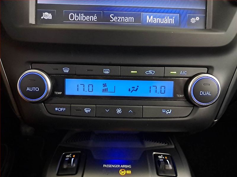 Toyota Avensis (2016) 2.0 D-4D, Navi, Tempomat - fotka 17 z 20