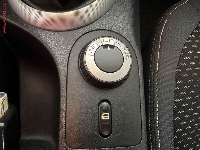 Nissan Qashqai (2008) 2.0dCi 4x4, TZ - fotka 16 z 17