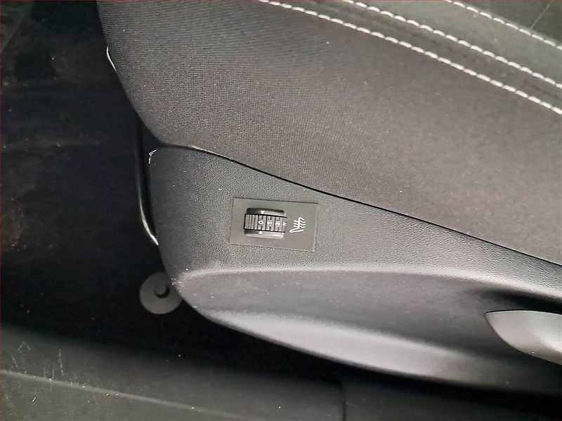Peugeot 2008 (2019) 1.2 PureTech, Serv.kniha - fotka 14 z 19