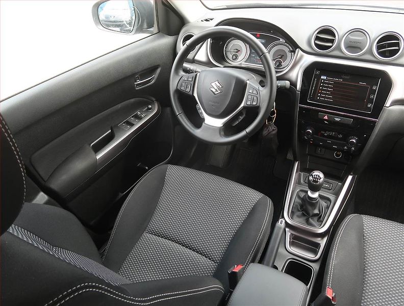 Suzuki Vitara (2022) 1.4 BoosterJet, Serv.kniha - fotka 7 z 19