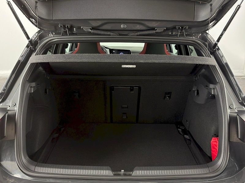 Volkswagen Golf (2024) GTI 2.0 TSI 180kW - fotka 28 z 29