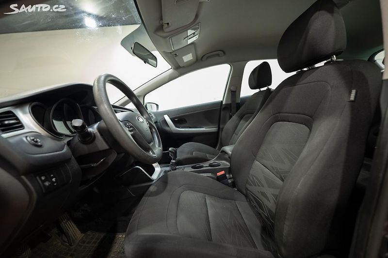 Kia Ceed 1.4 CVVT 74 kW serv.kniha - fotka 9 z 27