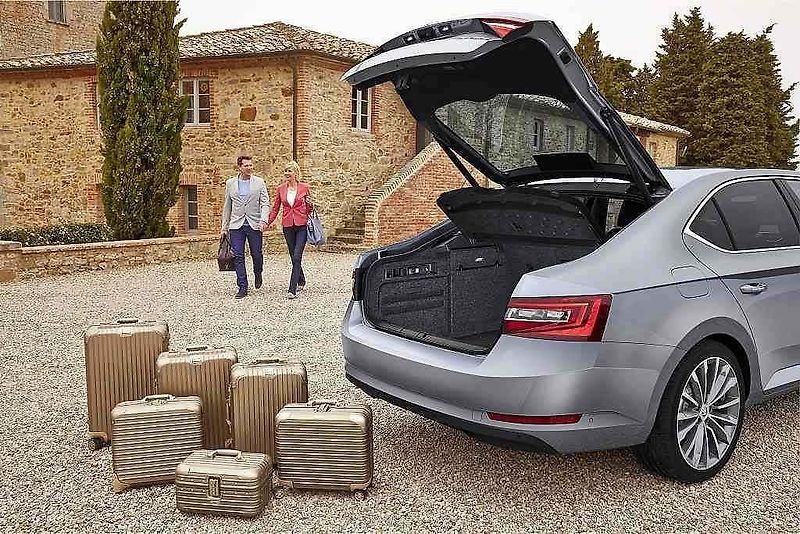 Škoda Superb.