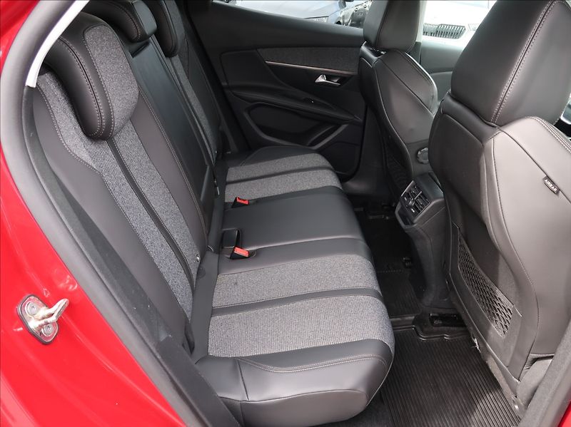 Peugeot 3008 1,2 PT,96kW,ALLURE,NovéČR,navi - fotka 20 z 26
