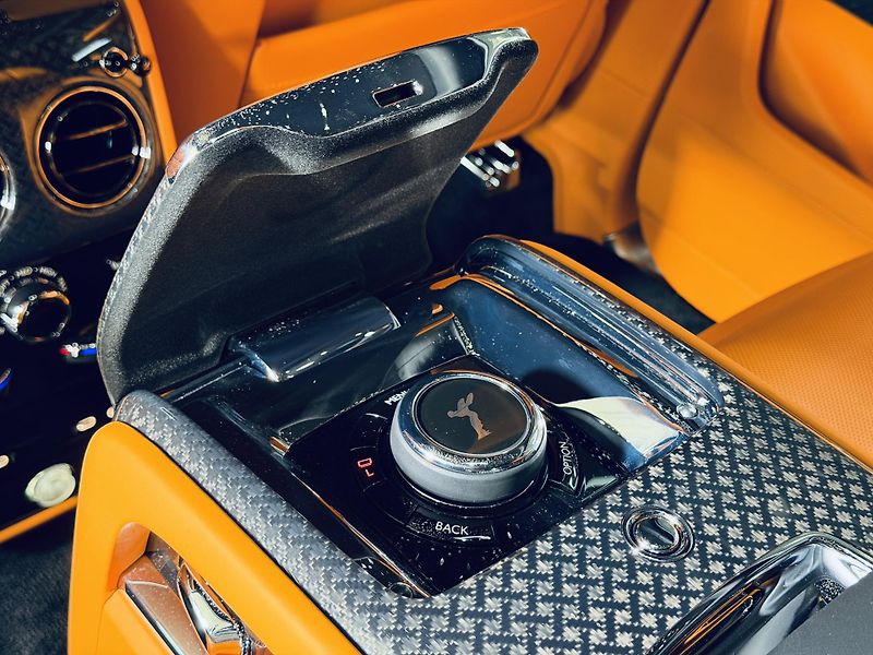 Rolls-Royce Cullinan (2026) Black B SHOOTING STARS BESPOKE - fotka 42 z 45