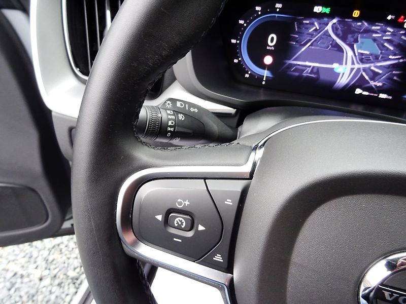 Volvo XC60 B4 145kW AWD LED Mild-Hybrid - fotka 18 z 33