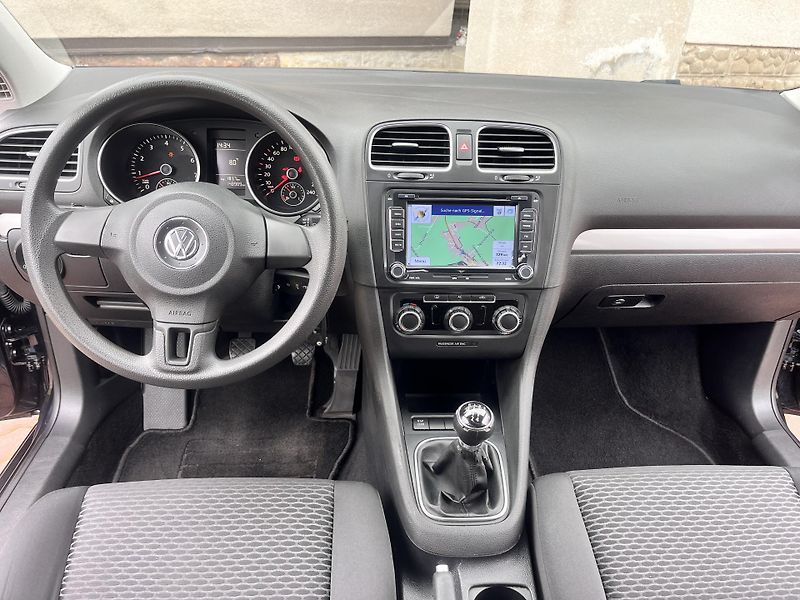 Volkswagen Golf 1.4 59KWMPI,NAVI,DVD,TZ,2xKOLA - fotka 31 z 45