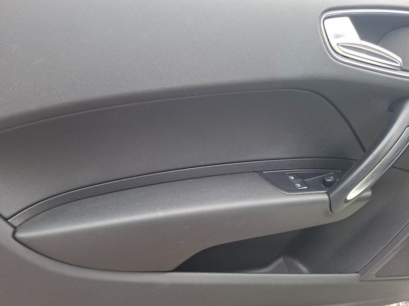 Audi A1 (2011) 1.2TFSi 63kW S-LINE -NOVÉ V ČR - fotka 15 z 34