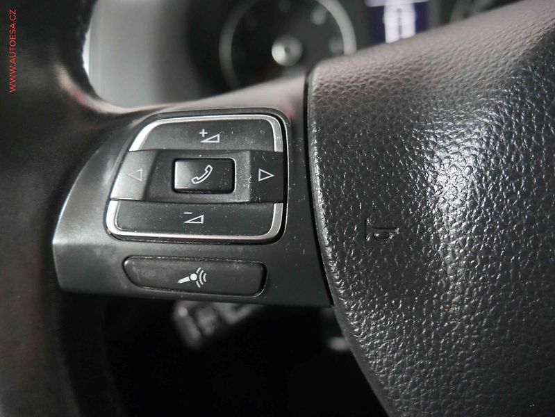 Volkswagen Sharan (2011) 2.0 TDi, AC, výhřev sed - fotka 14 z 20