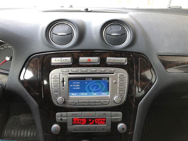 Ford Mondeo (2008) 2.0 TDCi Ghia - fotka 19 z 29