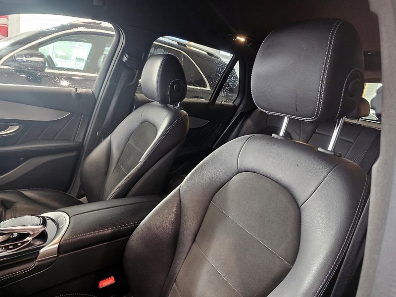 Mercedes-Benz GLC 220d 4M AMG Burmester tažné - fotka 9 z 17