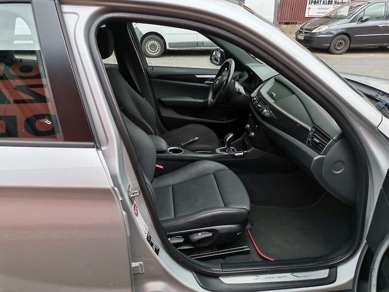 BMW X1 (2013) 118D 105kw xDrive AUT XEN - fotka 14 z 26