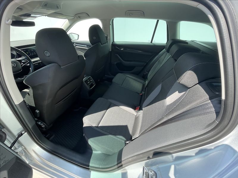 Škoda Octavia 2,0 TDI Combi Ambtion Plus LED - fotka 17 z 24
