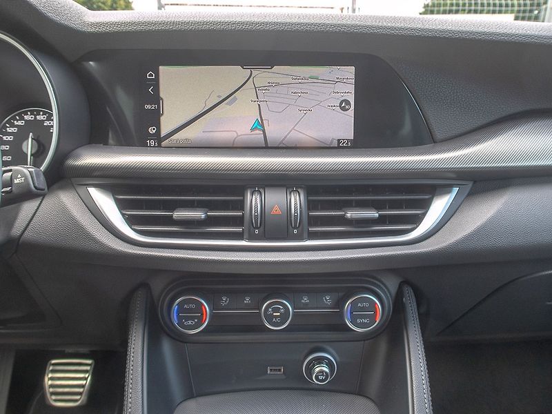 Alfa Romeo Stelvio (2023) 2.0T Q4 MAT - NAVI - fotka 30 z 62