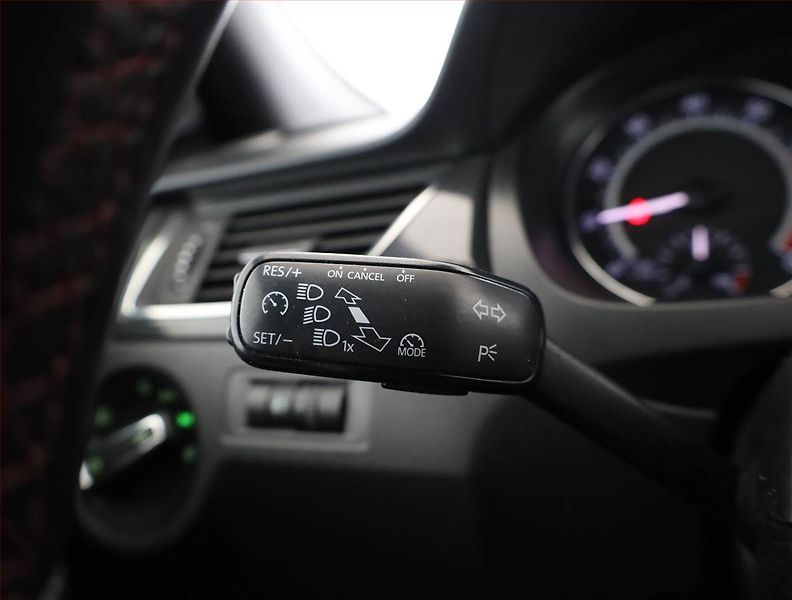 Škoda Rapid (2019) Monte Carlo 1.0 TSI, Bi-Xenony - fotka 17 z 19