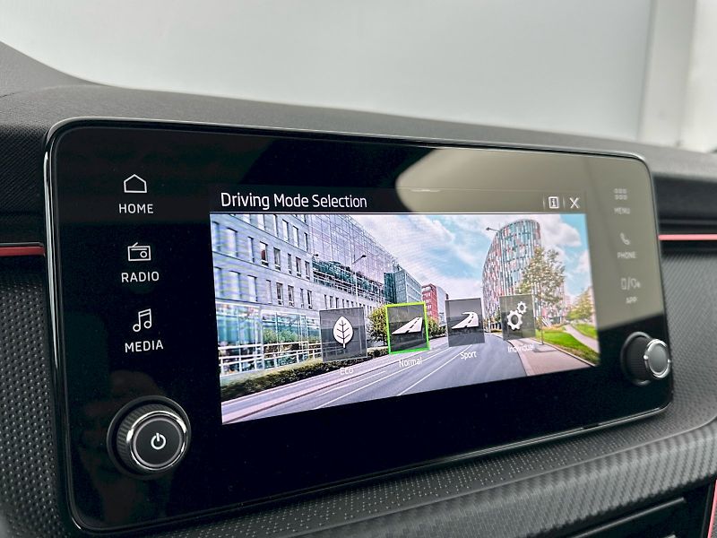 Škoda Kamiq (2025) DSG 1.0TSI 85kW Monte Carlo - fotka 12 z 32