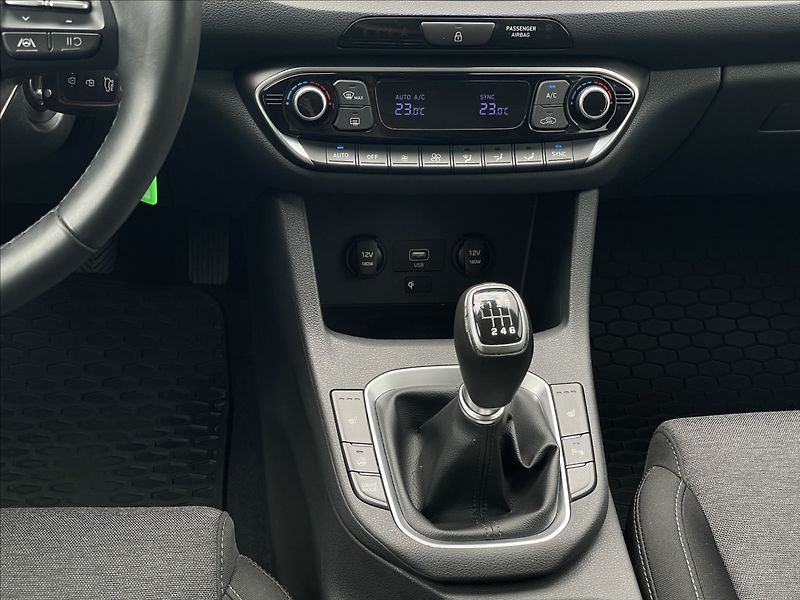 Hyundai i30 1,5 T-GDI Combi Smart - fotka 12 z 23