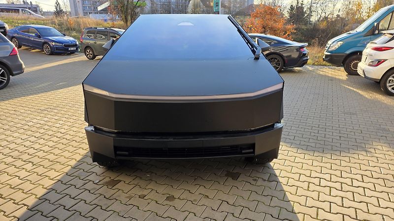 Tesla Cybertruck (2024) BEAST 844PS 3xMOTOR CZ - fotka 2 z 13
