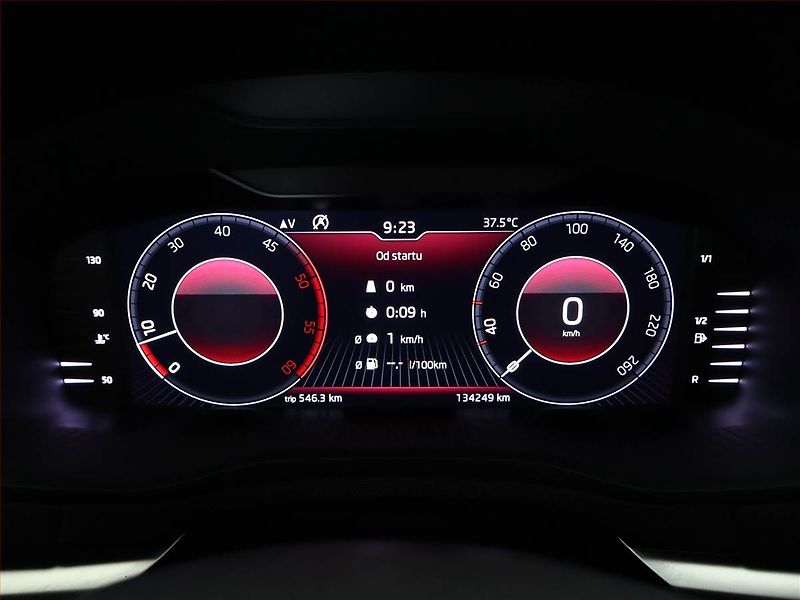 Škoda Karoq (2018) Style 1.6 TDI, Serv.kniha - fotka 9 z 20