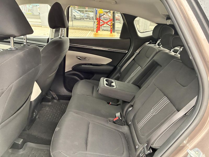 Hyundai Tucson 1.6T-GDi 110kW SMART AUTOMAT - fotka 14 z 31