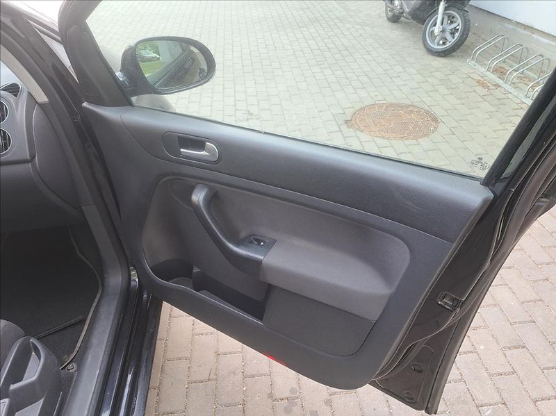 Volkswagen Golf Plus 1,6 FSI - fotka 33 z 36
