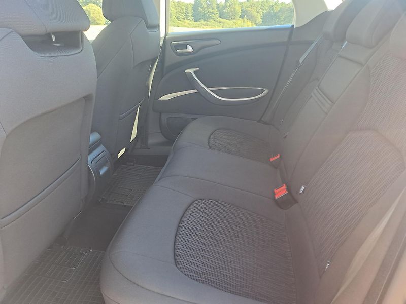 Citroën C5 (2013) 2.0 HDi PĚKNÝ STAV - fotka 16 z 30