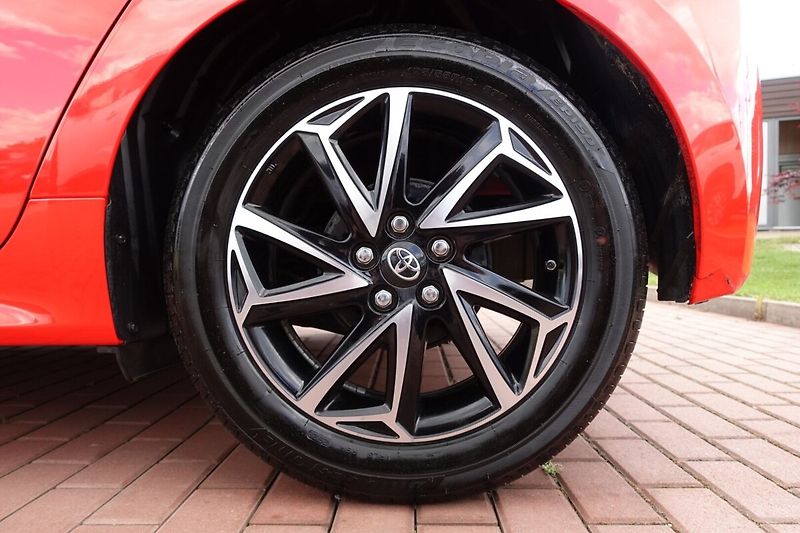 Toyota Yaris 1.5 TNGA 6 MT Comfort Tech Sty - fotka 8 z 25