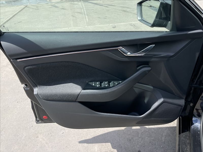 Škoda Kamiq 1,5 TSI DSG Style TAŽNÉ+ACC - fotka 15 z 23