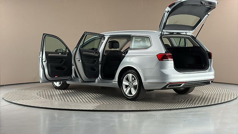 Volkswagen Passat 2.0 TDI DSG Elegance Variant - fotka 7 z 26