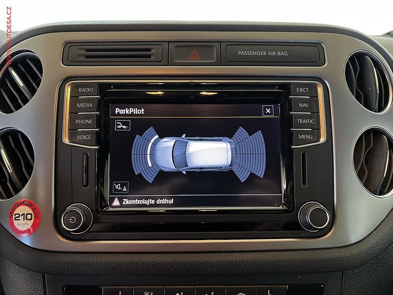 Volkswagen Tiguan (2016) 2.0 TDi, Lounge, bixen, navi - fotka 14 z 21