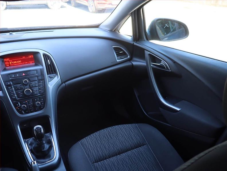 Opel Astra (2014) 1.4 16V, Serv.kniha, Tempomat - fotka 8 z 16