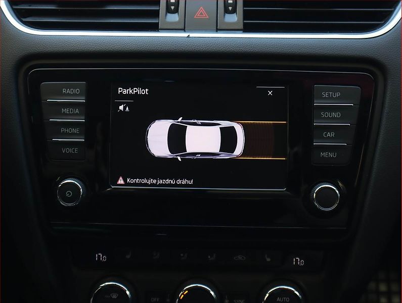 Škoda Octavia (2016) 1.6 TDI, Navi, Xenony - fotka 15 z 18