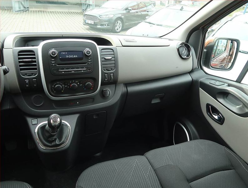 Renault Trafic (2019) 1.6 dCi, Bus, 9Míst, ČR, DPH - fotka 8 z 15