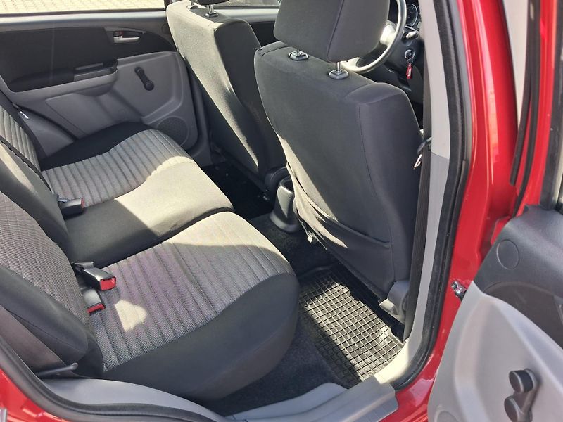 Suzuki SX4 1.6 VVT 88Kw - fotka 17 z 20