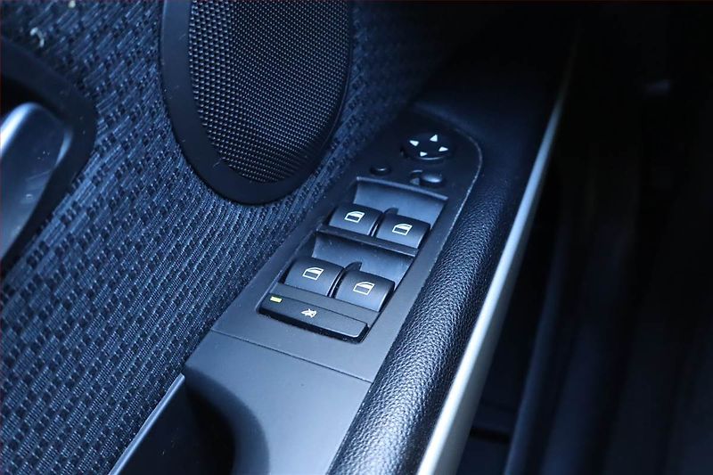 BMW Řada 3 (2010) 320 d xDrive, 4X4, Automat - fotka 20 z 24