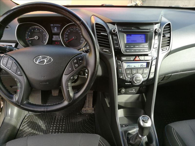 Hyundai i30 1,6 GDi 1.majitel Weekend - fotka 5 z 21
