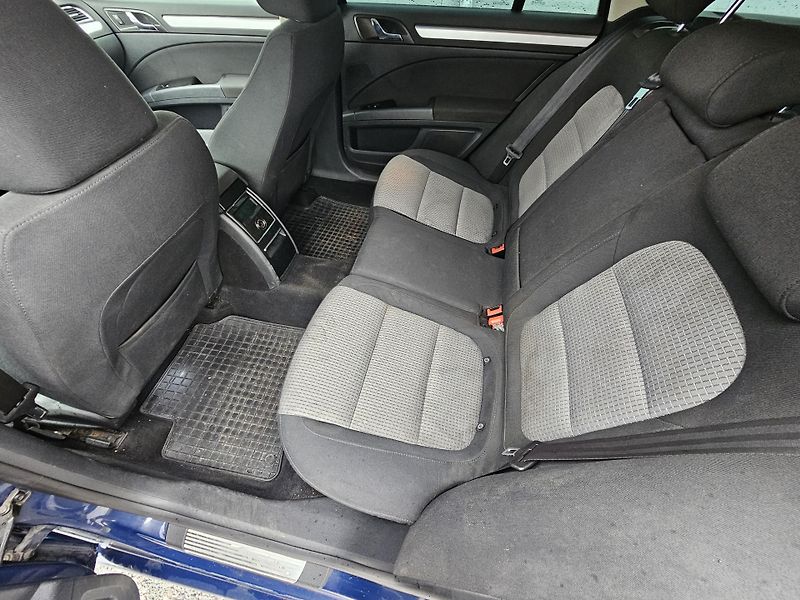 Škoda Superb (2011) 2 2.0TDI DSG TAŽNÉ  - fotka 14 z 17