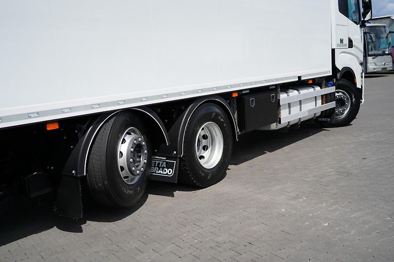 Iveco S-WAY (2021) 420 / E 6 / KONTENER + WINDA / - fotka 19 z 47
