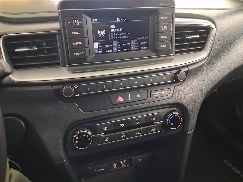Kia Ceed (2018) 1.4 CVVT, Serv.kniha, Tempomat - fotka 12 z 14