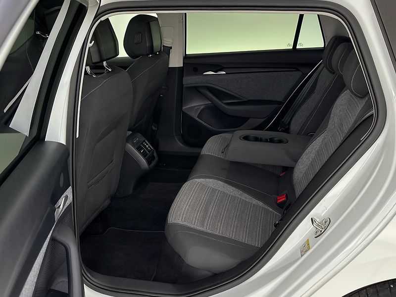 Škoda Superb Selection DSG - fotka 8 z 30