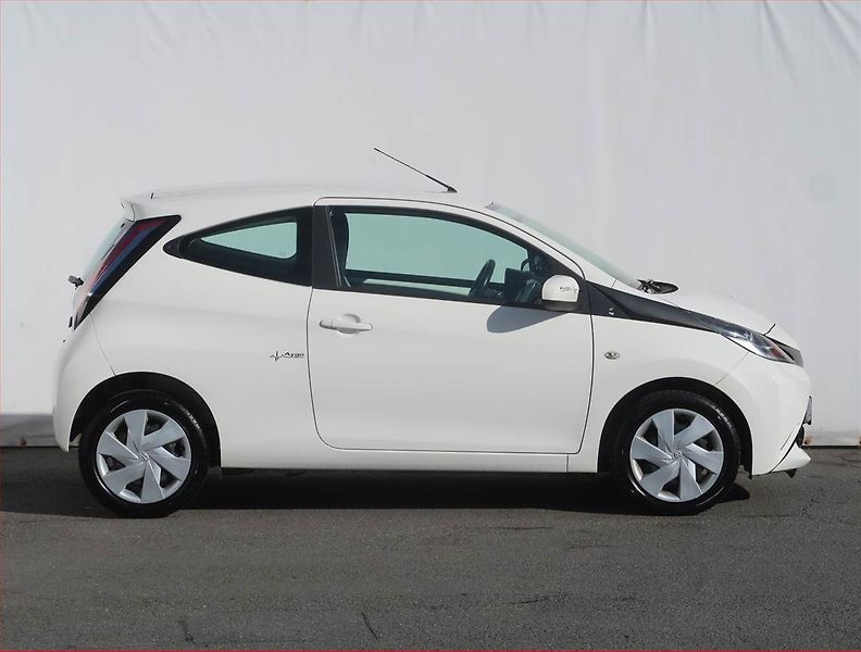 Toyota Aygo (2015) 1.0 VVT-i, Tempomat - fotka 6 z 18