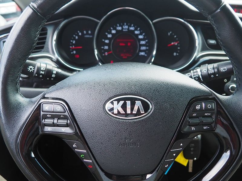 Kia Ceed (2018) 1.6 CRDi, 100 kW, 1. Maj ČR - fotka 23 z 43