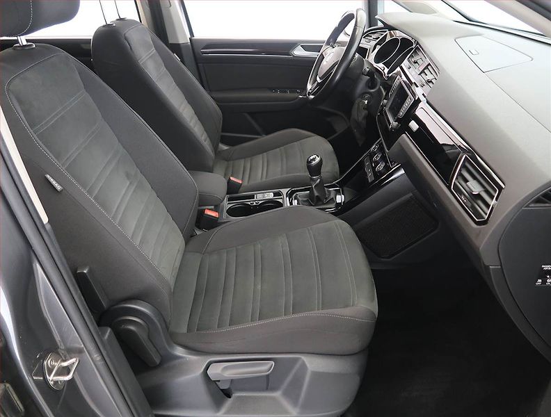 Volkswagen Touran (2016) Highline 1.6 TDI, Navi - fotka 9 z 19