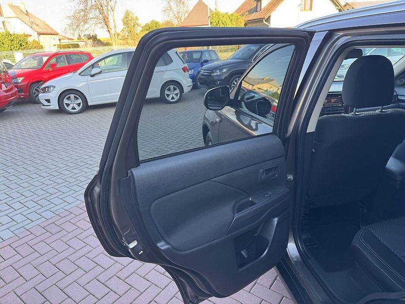 Mitsubishi Outlander (2019) 2.0i Mivec Digi Klima Kamera - fotka 22 z 48