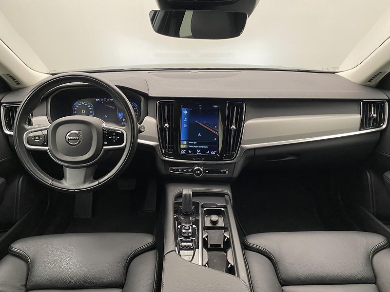 Volvo V90 B4 MOMENTUM AUT REZERVACE - fotka 2 z 48