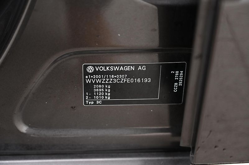 Volkswagen Passat 2.0TSI 155KW DSG Highline 7/14 - fotka 29 z 33