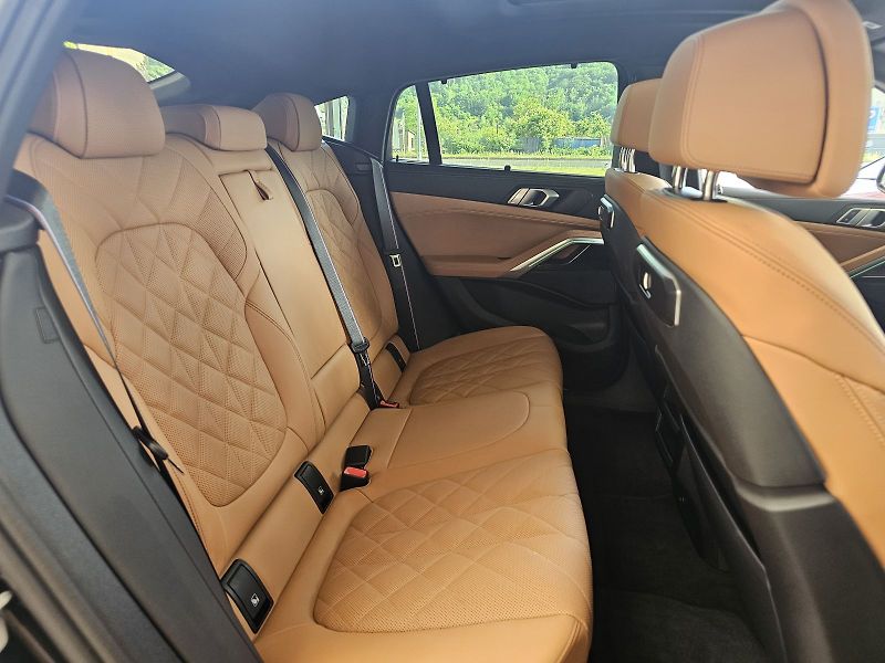 BMW X6 (2024) xDrive30d M Sport - fotka 14 z 27