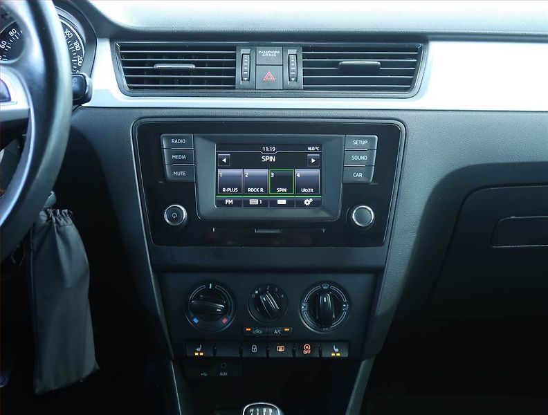 Škoda Rapid (2016) Spaceback 1.2 TSI, Serv.kniha - fotka 12 z 17