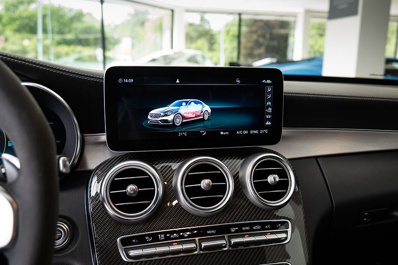 Mercedes-Benz Třídy C C63 S AMG Burmester/360/Pano - fotka 13 z 22