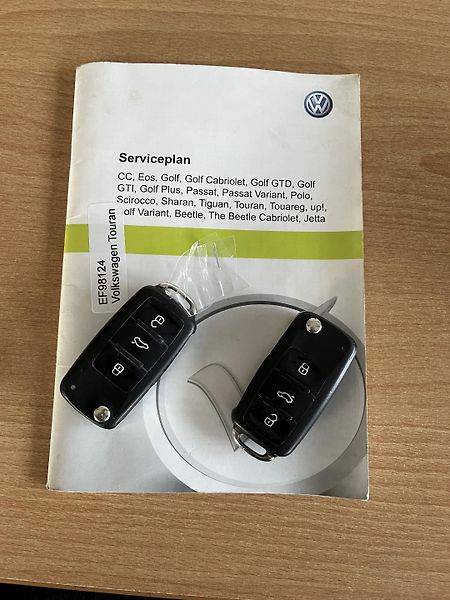 Volkswagen Touran 1.6 TDi DSG Serviska - fotka 28 z 37